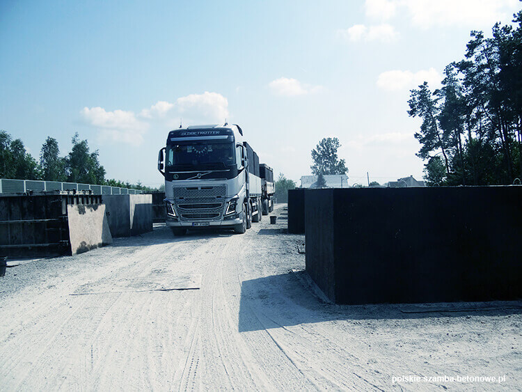 Transport szamb betonowych  w Okonku
